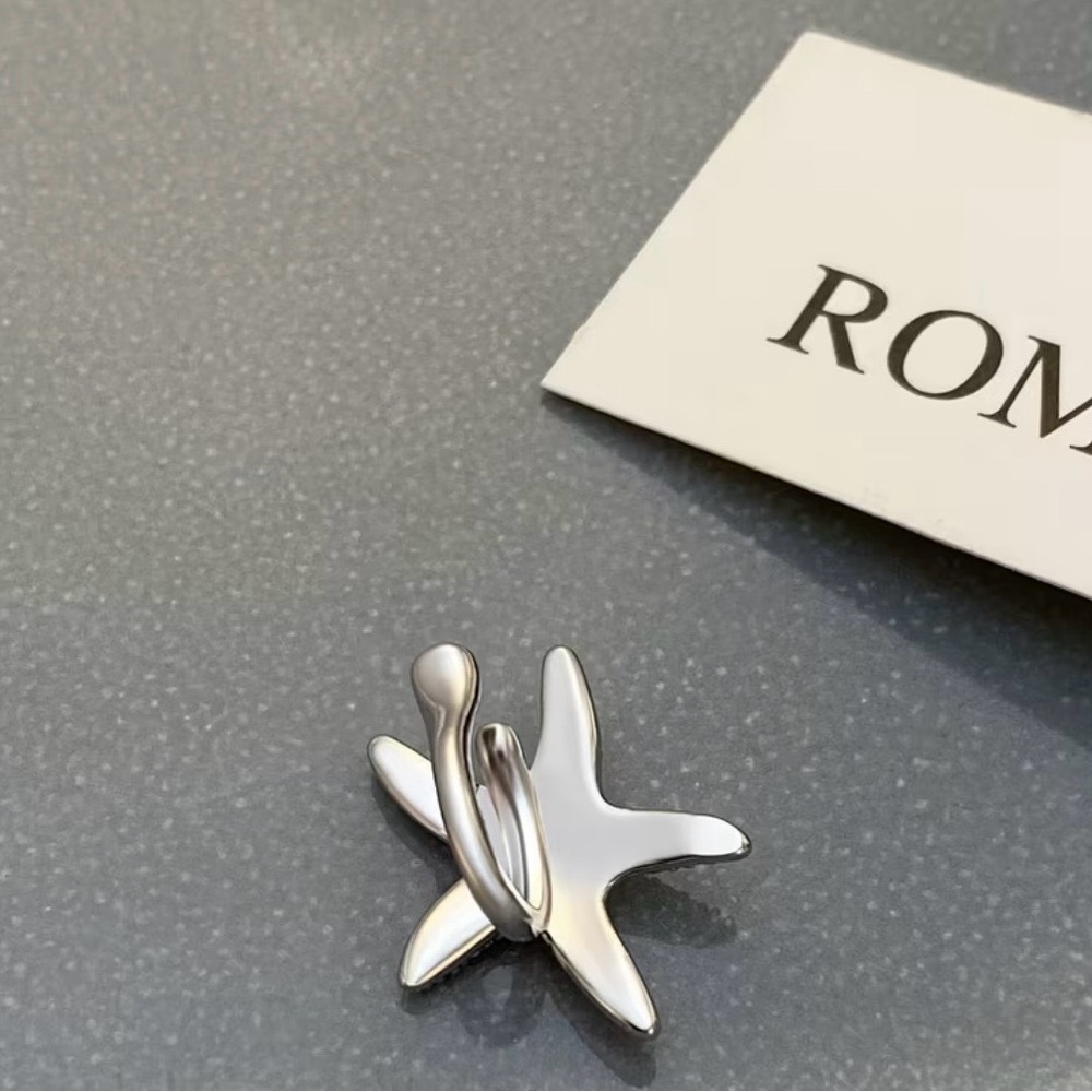 Elegant Silver Starfish Ear Cuff - Picture 3 of 3
